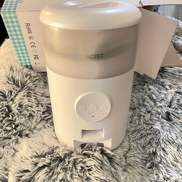 Automatic pet feeder /pet size (Dogs and cats with small/medium size) - Picture 3 of 9